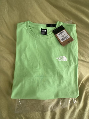 The North Face T-shirt large new, green