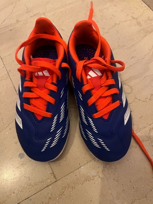 Ποδοσφαιρικά παπούτσια Adidas Predator σαν καινούργια, μέγεθος 29, μπλε