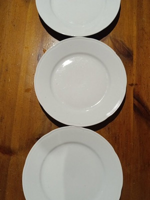 Set of 3 white porcelain plates