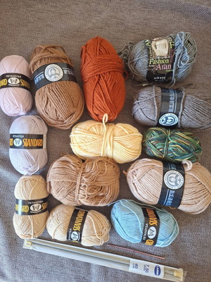 Yarn and Crochet Hooks like new