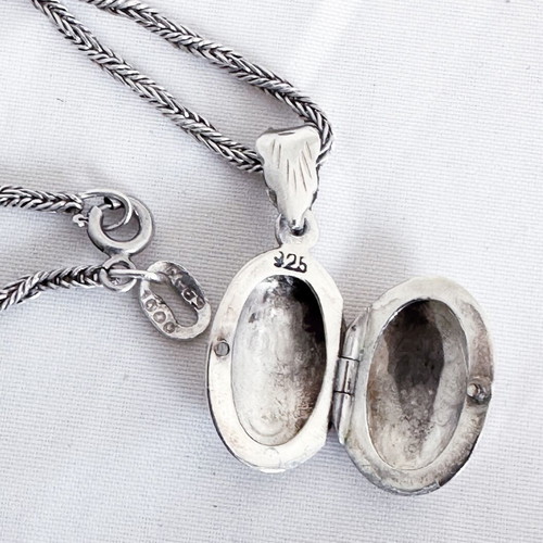 Vintage silver necklace with 925 silver photo locket, like new