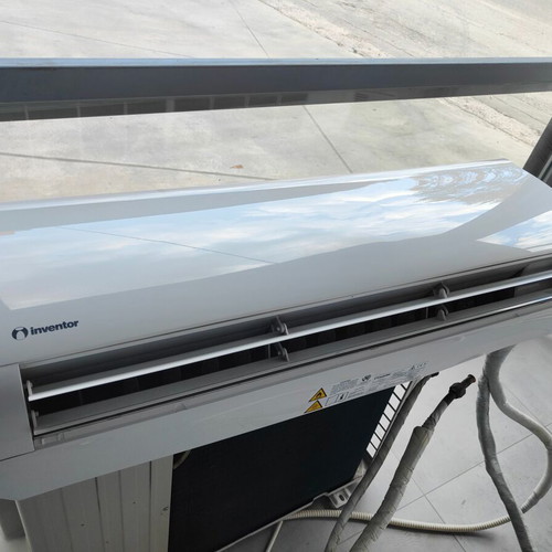 Inventor Comfort MFVI32-24 24,000 BTU air conditioner like new with free 12'' Equation