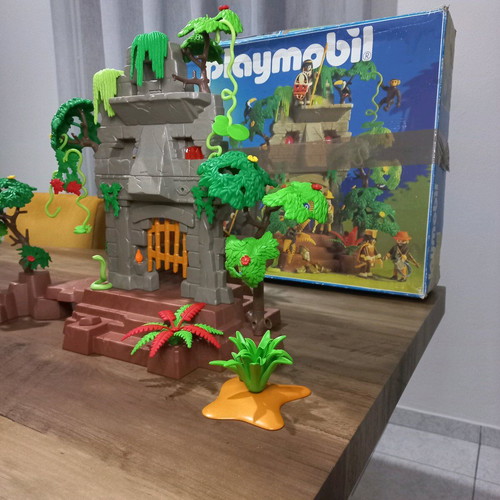 Playmobil 3015 Jungle Temple playset