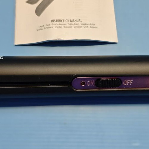 Elle hair straightener new with gift mini travel straightener