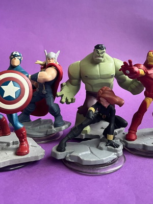 Disney Infinity 2.0 Marvel Avengers комплект като нов, пълен набор супергерои