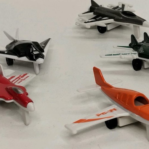 Plastic airplanes used, pack of 7 pieces