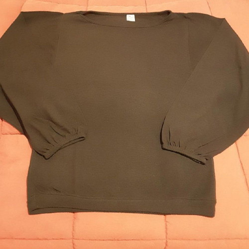 Brown blouse like new, one size with elastic cuffs and waist