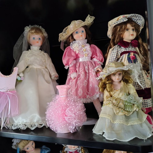 Porcelain dolls collectible like new