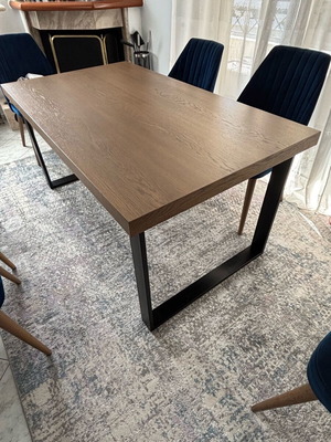 Τραπεζαρία 160x90x75cm σαν καινούργιο με επιφάνεια mdf και μεταλλικά πόδια