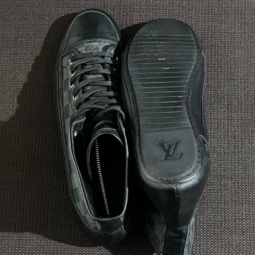 Louis Vuitton Damier Graphite Sneakers like new, size 43.5, black/gray