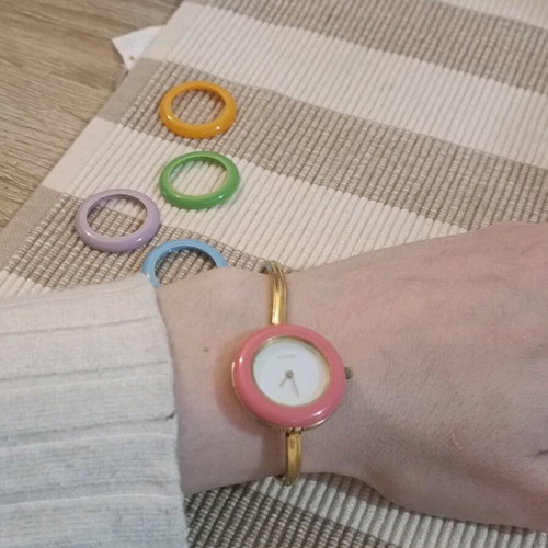 Gucci vintage style wristwatch used with interchangeable colorful bezels