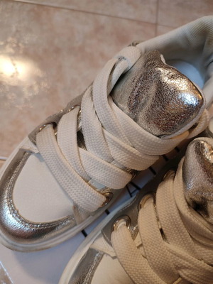 Sneakers athletic like new, size 38, white and silver with thick laces