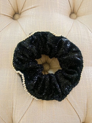Scrunchie βελούδινο vintage αρχών 90's μαύρο με χρυσή τρέσα σαν καινούργιο