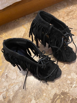 Pumps size 36 unused