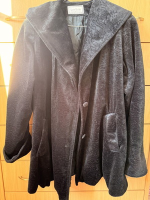 Coat vintage style balloon sleeve black like new, size L