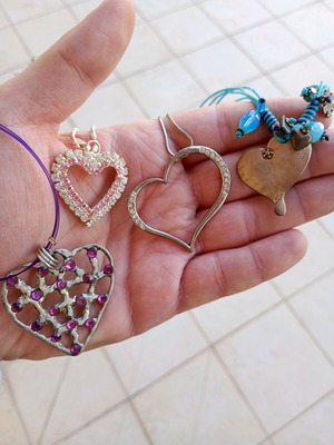 Metal heart pendants used, pack