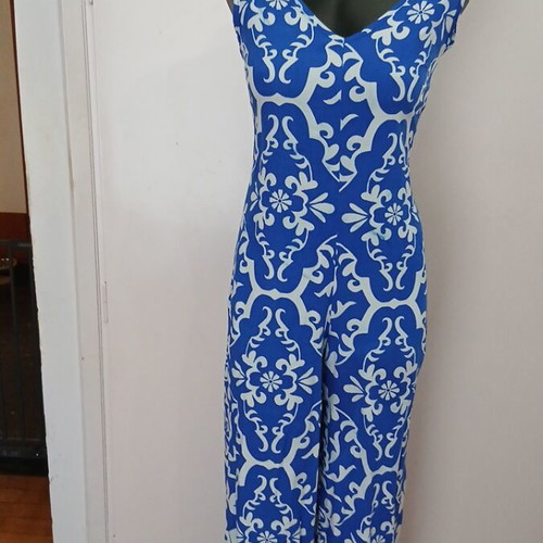 Women's jumpsuit used, size M, white and blue with patterns
