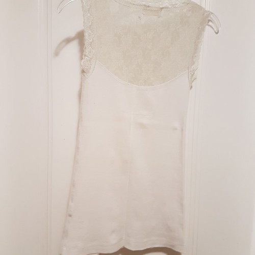 BSB top used, white with V-neck and lace, cotton, size S
