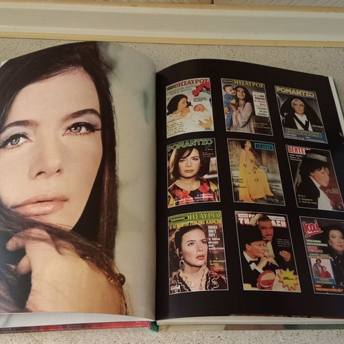 Tzeni Karezi To Aroma Mias Zois album, like new, 270 pages