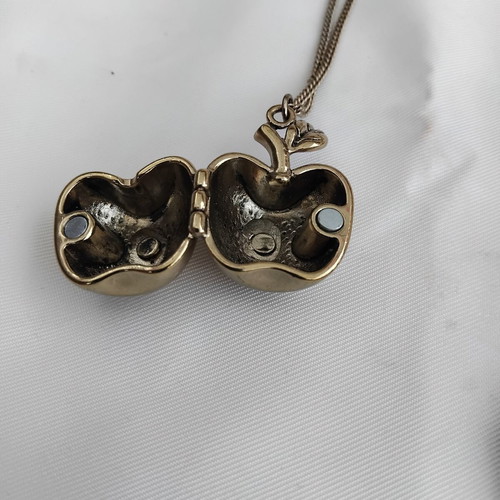 Vintage costume jewelry set used, pack of 4, bronze tone