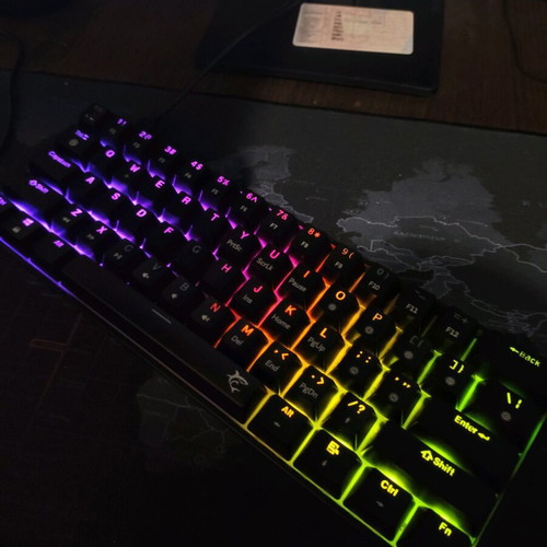 Keyboard like new with keycap puller and mousepad