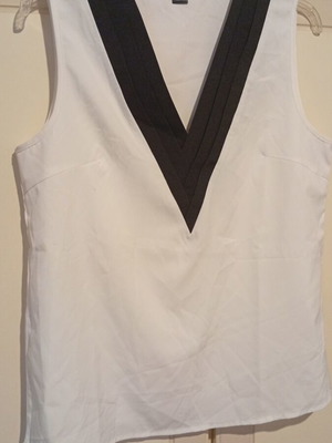 Shein elegant top shirt size medium like new, black and white