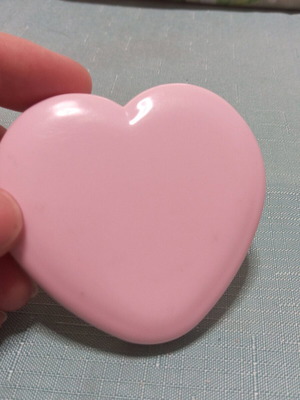 Double heart-shaped pink bag mirror like new, plastic