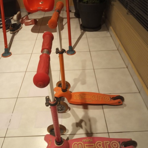 Scooters used, pack of 2 for children from 3 years old, fuchsia and orange