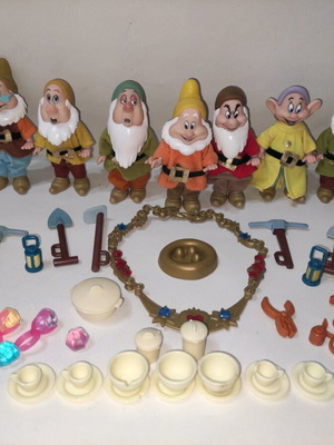 Disney Simba 7 dwarfs necklace and many accessories set like new