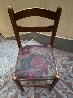 Ξύλινη καρέκλα με μαξιλάρι μεταχειρισμένη