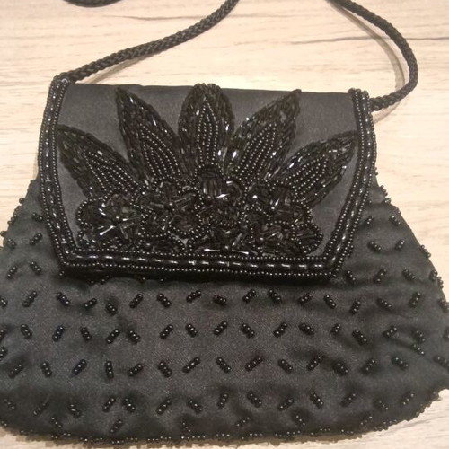 Black shoulder bag with beads vintage like new