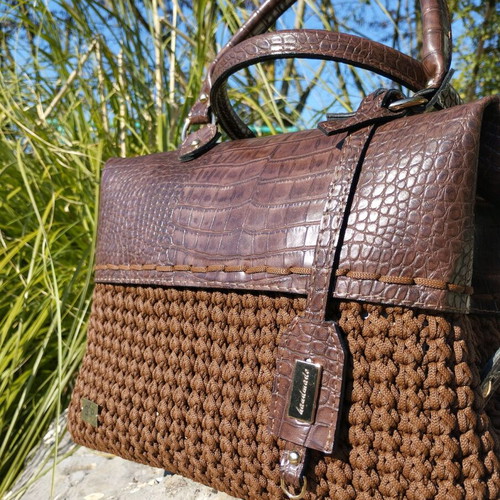 Handmade knitted doctor bag brown new with leather details