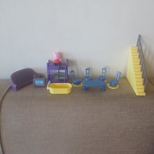 Peppa house accessories playset like new
