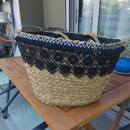 Straw beach bag like new with one handle repairable