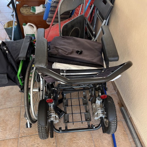 Electric wheelchair used with all accessories