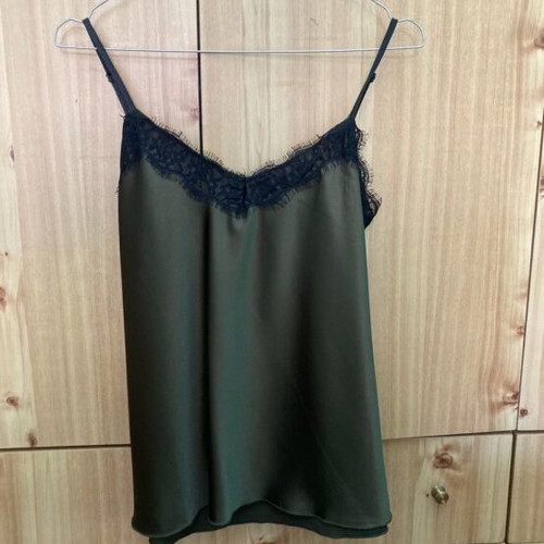 Satin top used one size oil color