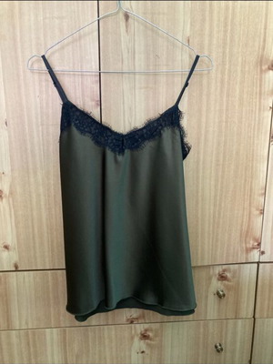 Satin top used one size oil color