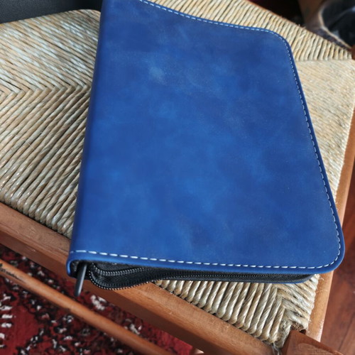 Coin album with 200 slots, zipper closure, strap