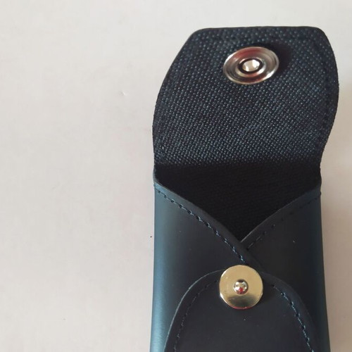 Black coin wallet like new with magnetic closure