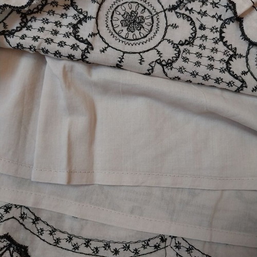 Skirt with embroidery like new, size XL