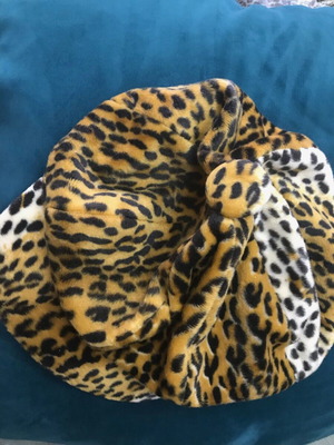Bucket hat leopard print used, soft plush fabric