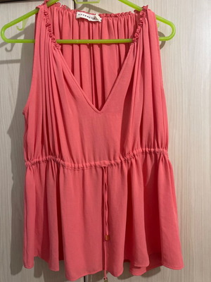 One on One Top blouse like new, adjustable waist belt, coral color