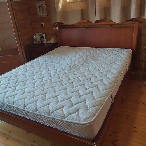 Cherry bedroom set used, 6-piece solid wood