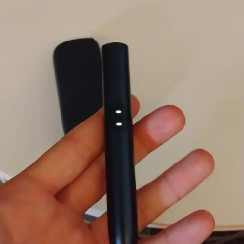 Iqos Iluma new device, blue and black