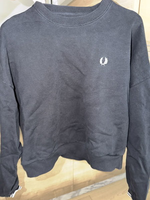 Fred Perry Black Crewneck Sweatshirt like new, size EU 38