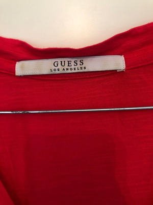 Γυναικείο μπλουζάκι Guess καινούργιο, έντονο ροζ με πούλιες