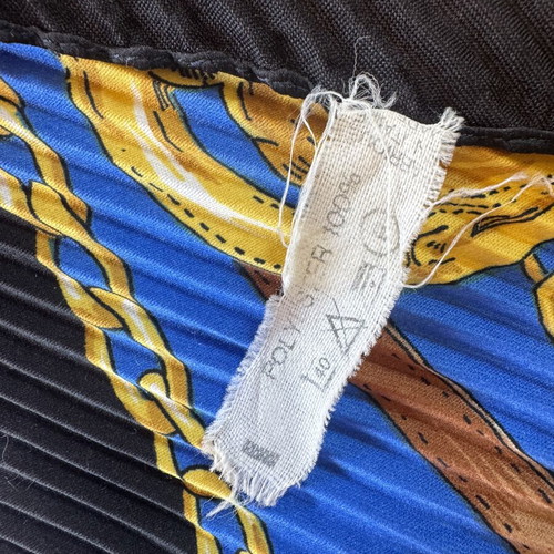 Large pleated scarf with baroque equestrian print