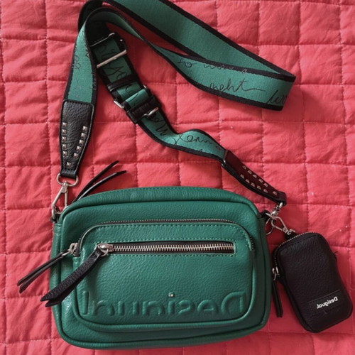 Desigual green crossbody bag like new with detachable wallet