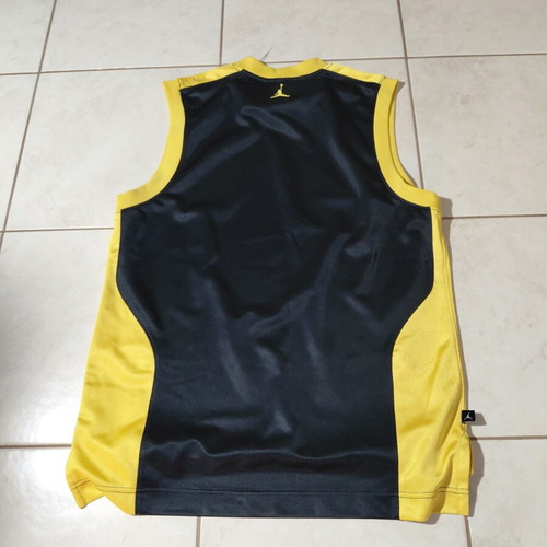 Jordan basketball jersey like new, authentic