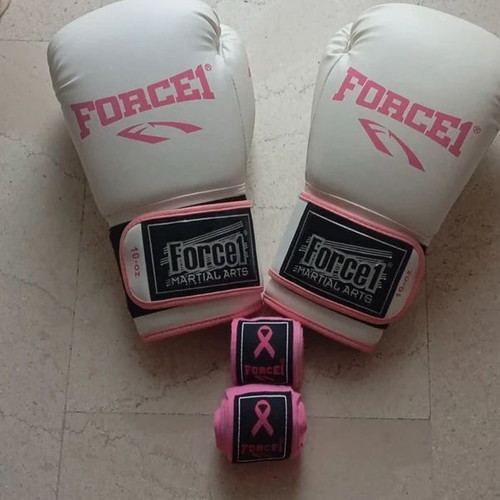 Force1 10oz boxing gloves with bandages